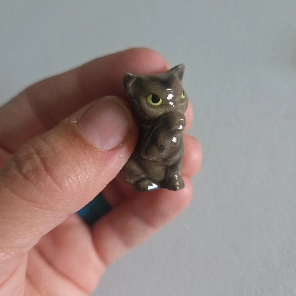Hagen Renaker Thumb Sucking Cat Miniature Figure Style A-367